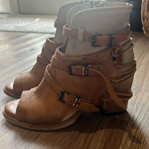 FREEBIRD CARTERR TAN SZ 7